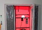 Messequipment für das Differenzdruck-Messverfahren (Blower-Door-Test). Die Luftwechselrate liegt bei 0,62 pro Stunde, d. h. auf Passivhaus-Niveau.